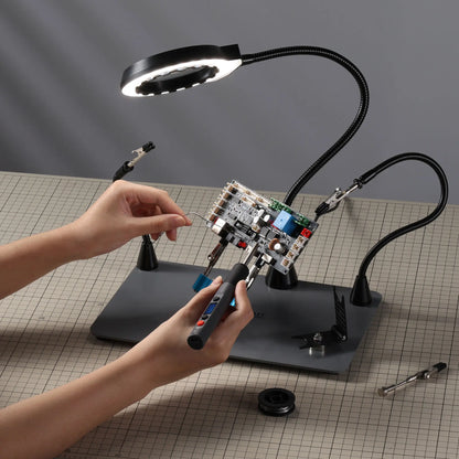 アップグレード版 磁気はんだ付け作業台、新型はんだごて＆ミニクリップホルダー、5倍拡大鏡付きLEDライト、6本のフレキシブルアーム、28.2x18cm大型ベース、DIY・電子工作用